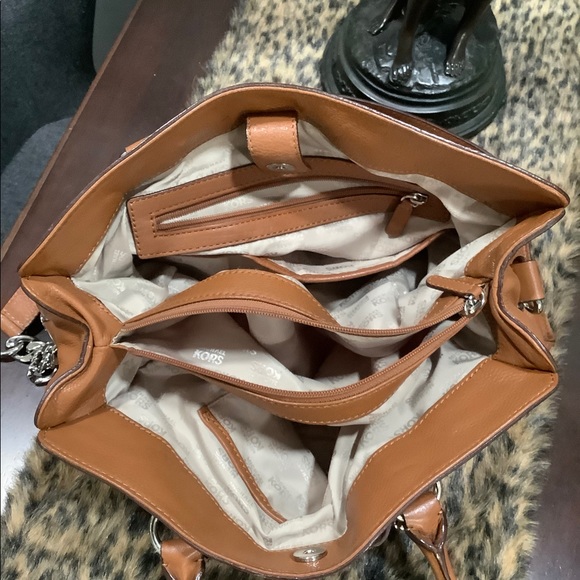 MICHAEL KORS LEATHER SHOULDER BAG - Picture 6 of 11